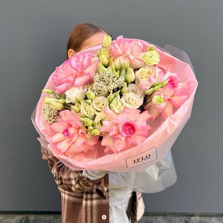 Букет "Розы с эустомой" с доставкой в Элисте