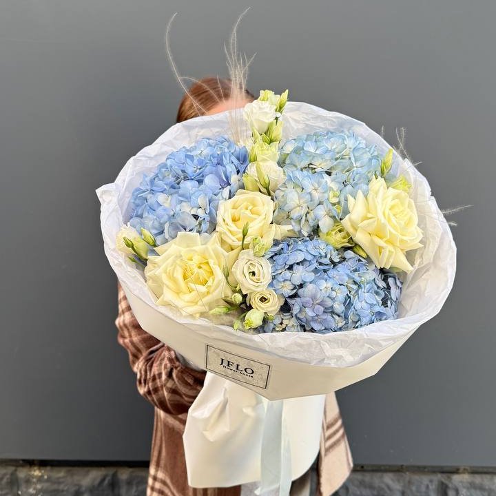 Букет "Глубина глаз" с доставкой в Элисте