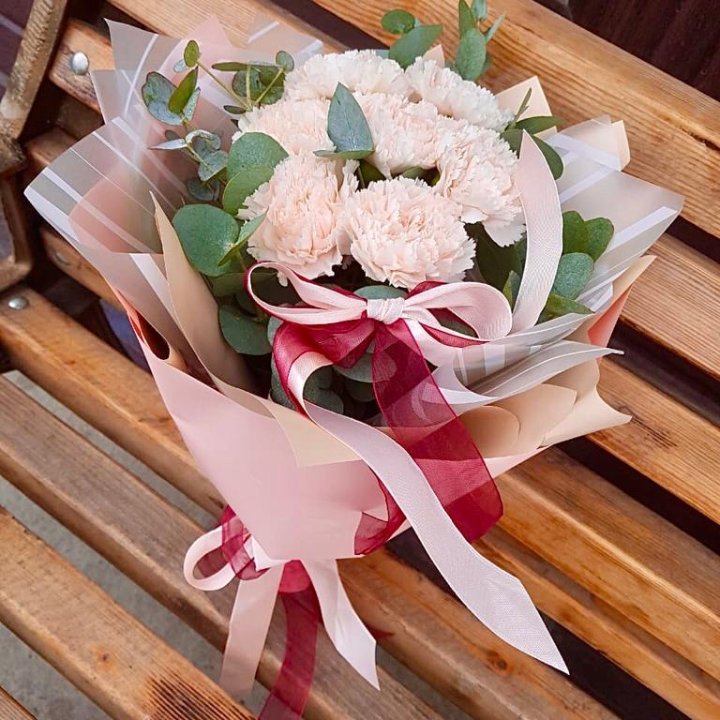 Диантусы с эвкалиптом в Элисте