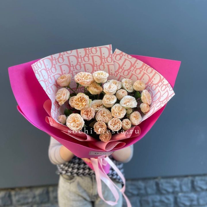 9 пионовидных роз в Элисте