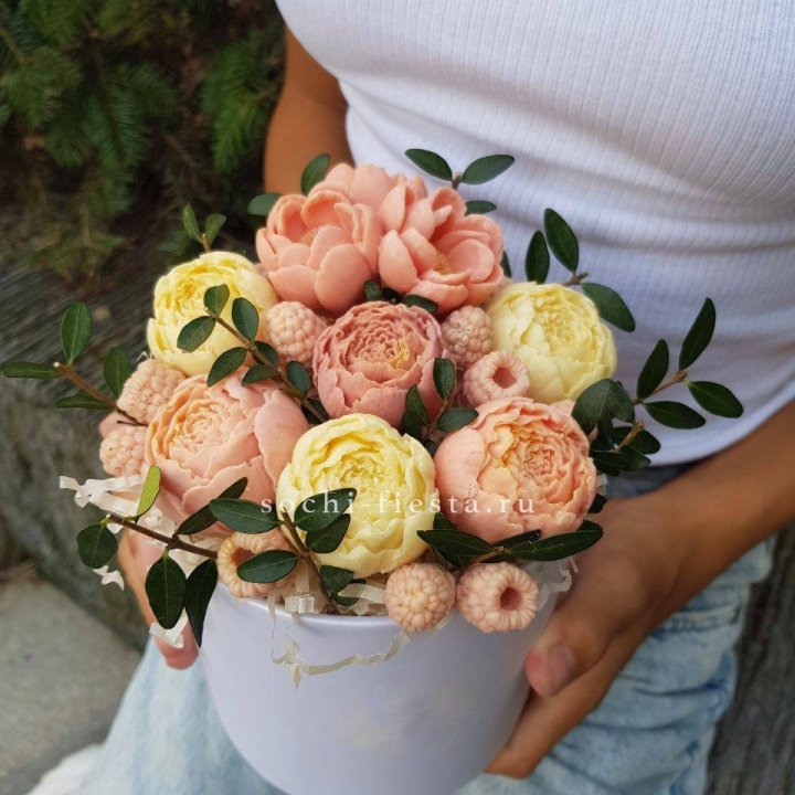 Шоколадный букет с ягодами в Элисте