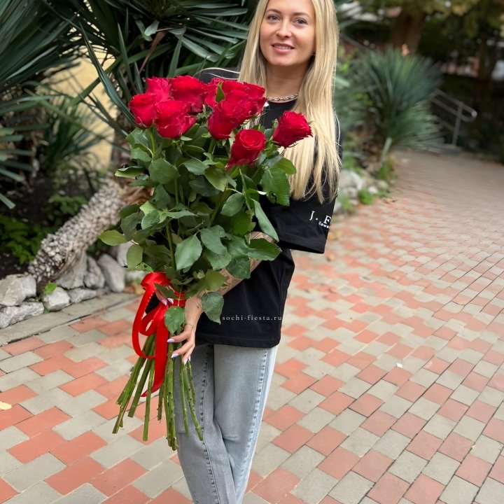 15 высоких красных роз в Элисте