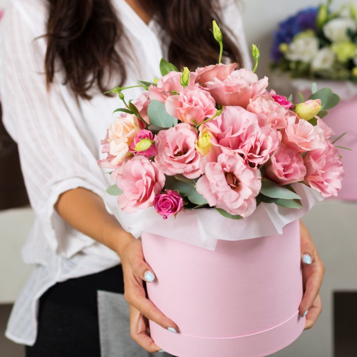 Эустома в шляпной коробке в Элисте