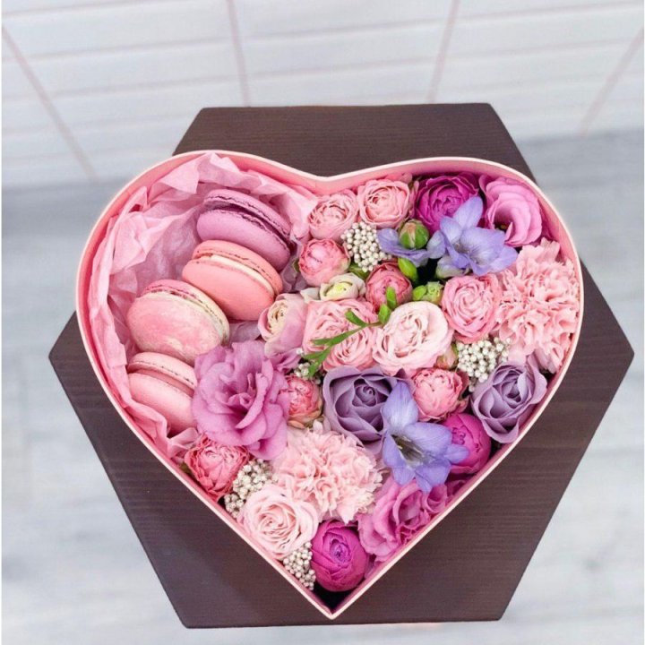 Бокс-сердце с макаронс  в Элисте