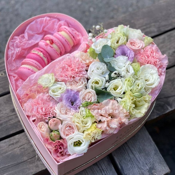 Бокс-сердце с макарон "Пинк" в Элисте