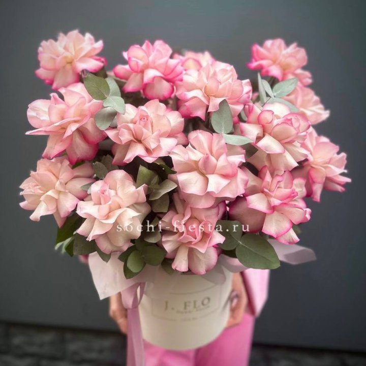 17 Французских  роз Венди в боксе в Элисте