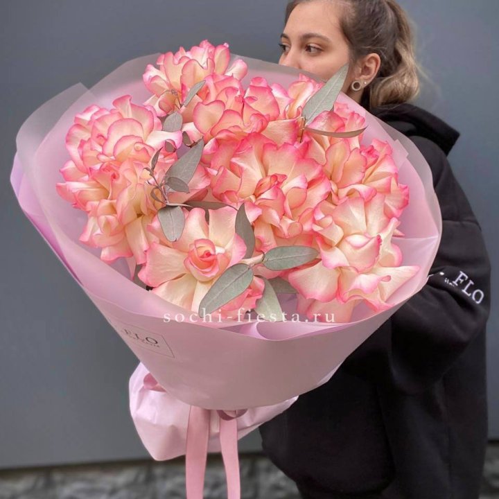 9 французских роз Джумилия в Элисте