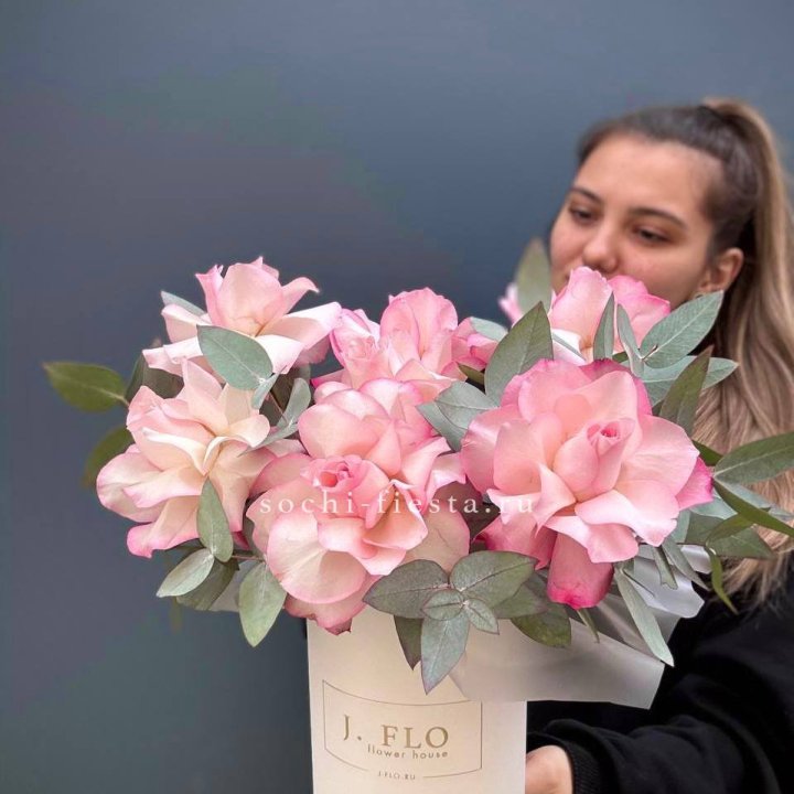 7 Французских роз в боксе в Элисте