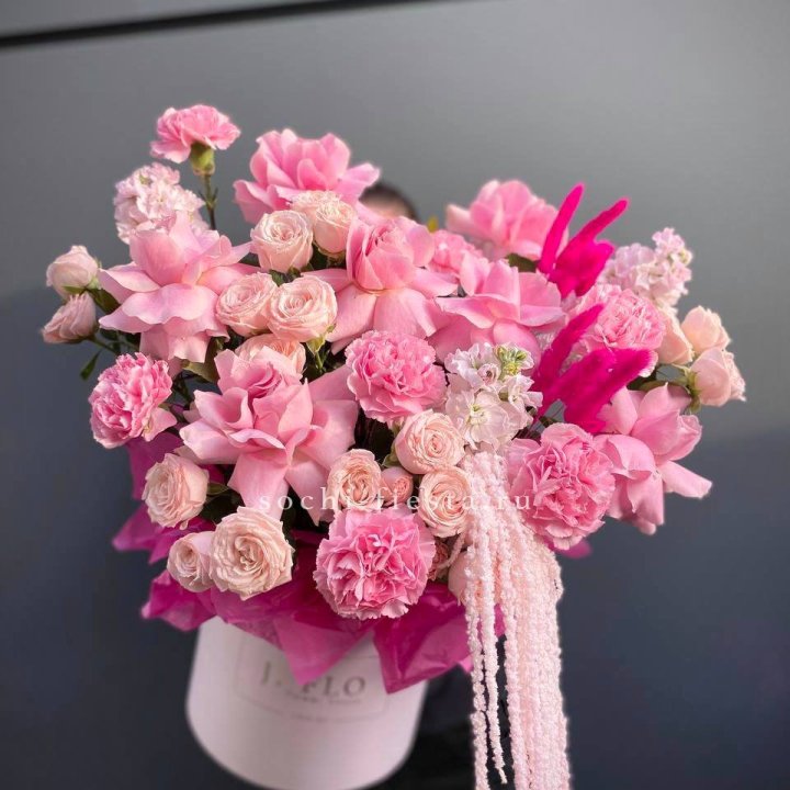 Цветочная коробка "Стелла" с доставкой в Элисте