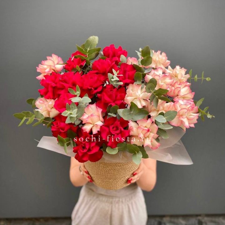 25 Французских роз в джутовом кашпо  в Элисте