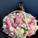 Заказать КОРЗИНЫ С ЦВЕТАМИ в Элисте с доставкой и по самым низким ценам