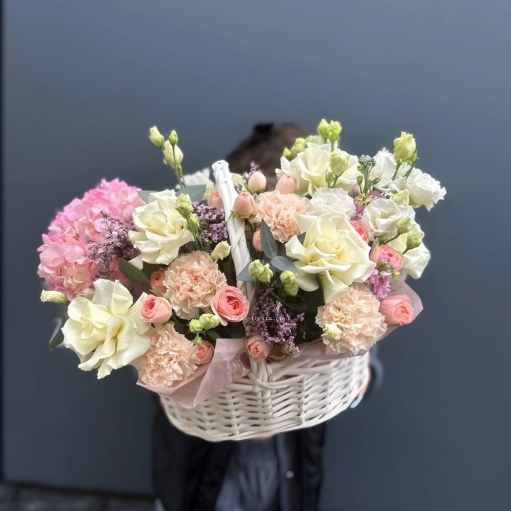Цветочная корзина "Софтнес" в Элисте