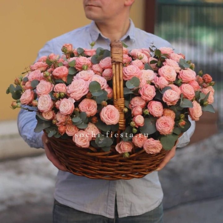 Корзина из 101 пионовидной розы в Элисте