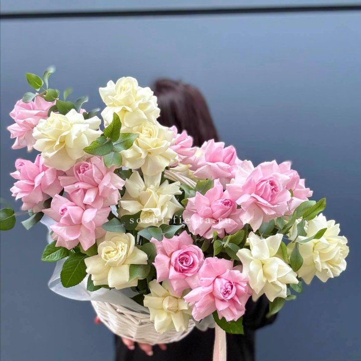 25 Французских роз в корзине в Элисте