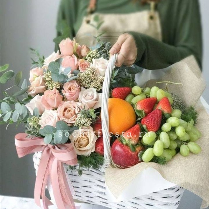 Фруктовая корзина c цветами в Элисте
