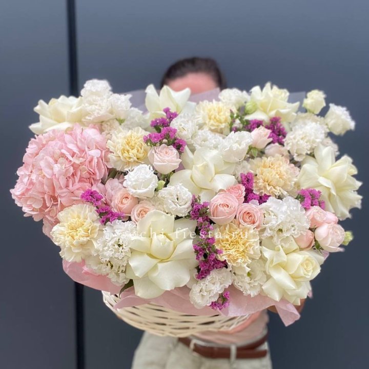 Корзина "Воздушная нежность" в Элисте