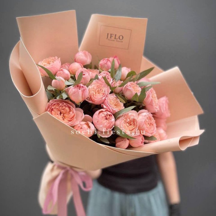 Букет из 9 кустовых роз Джульетта в Элисте