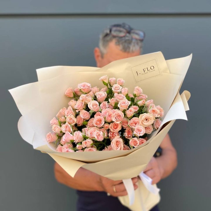 Кустовые розы леди в Элисте