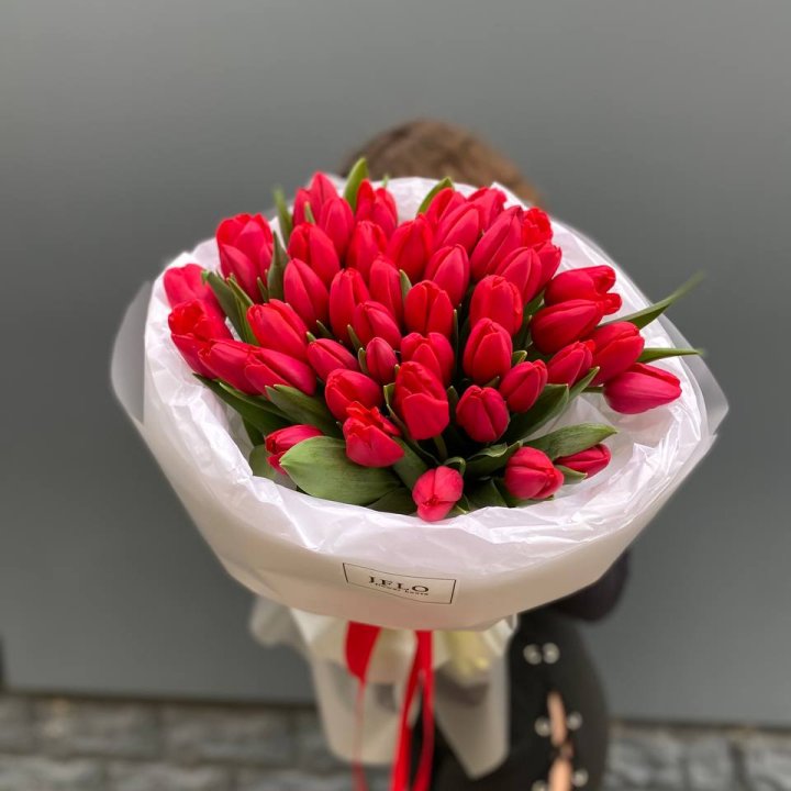 51 тюльпан "Любовь" в Элисте