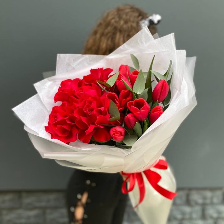 Дуо тюльпаны и розы в Элисте