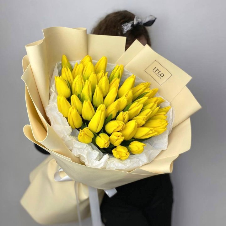 51 жёлтый тюльпан в Элисте