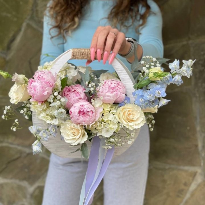 Ящик с пионами в Элисте