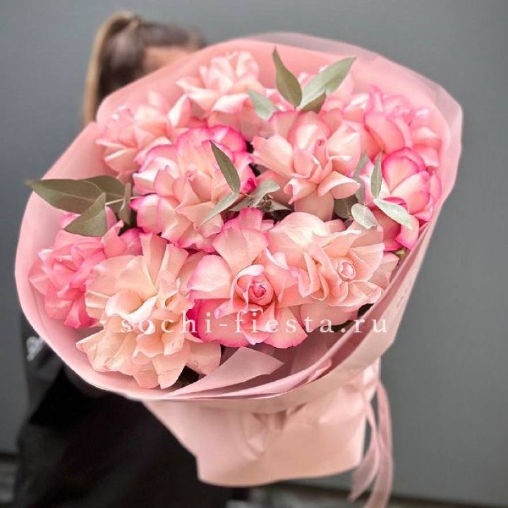 Нежно- розовые французские розы Венди в Элисте