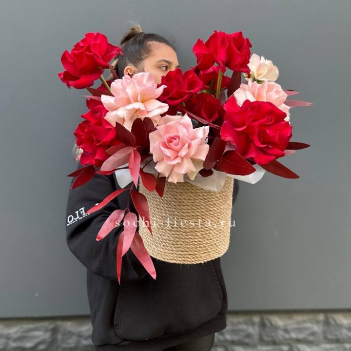 15 Французских роз в джутовом кашпо в Элисте