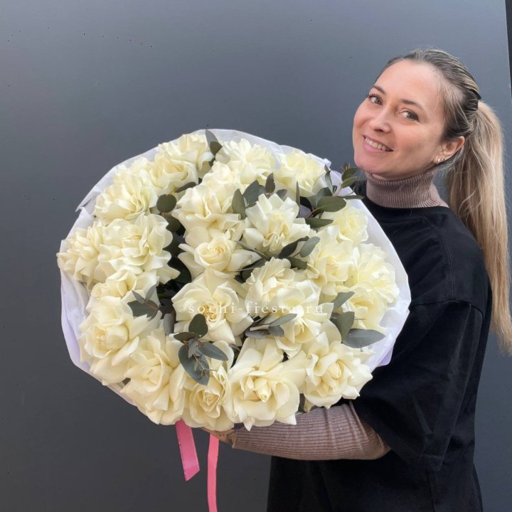 25 Белых французских роз Вайт найс в Элисте