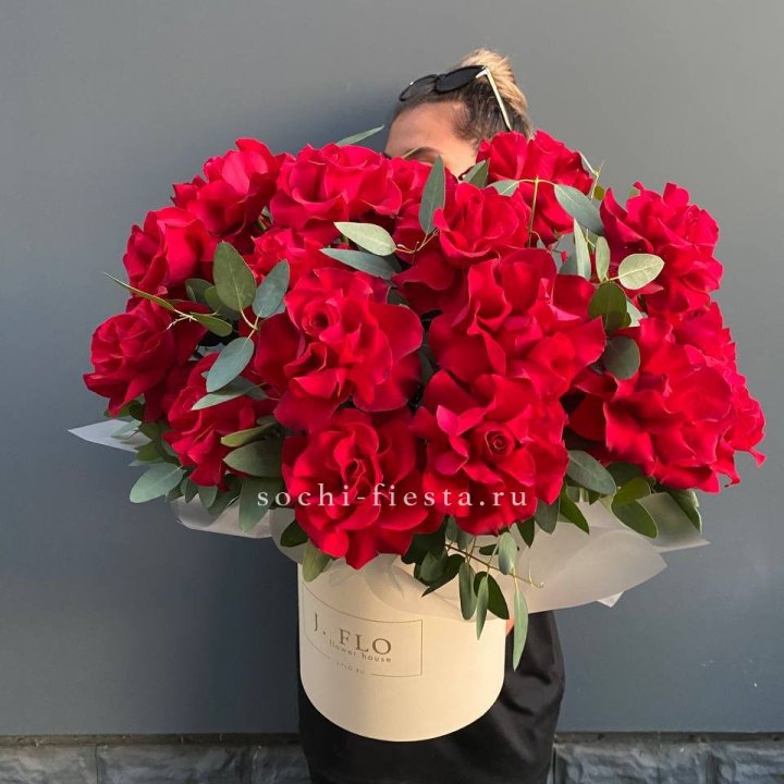 25 Французских красных роз в коробке в Элисте