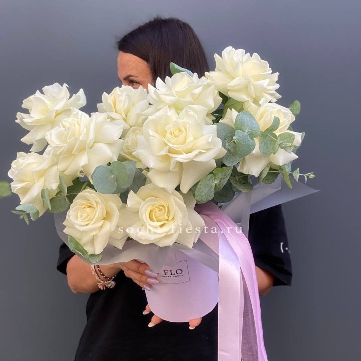 11 Французских белых роз в боксе в Элисте