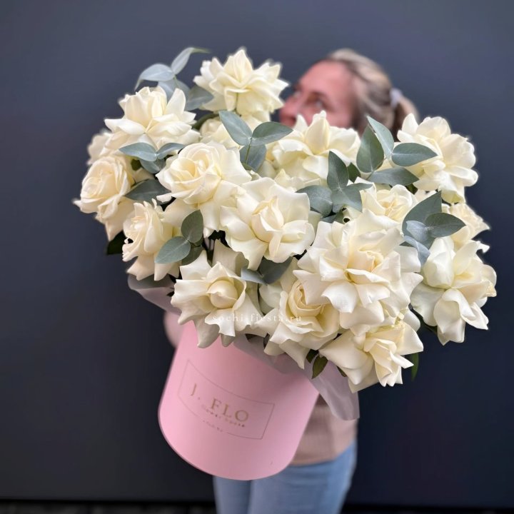 25 Французских белых роз в боксе в Элисте