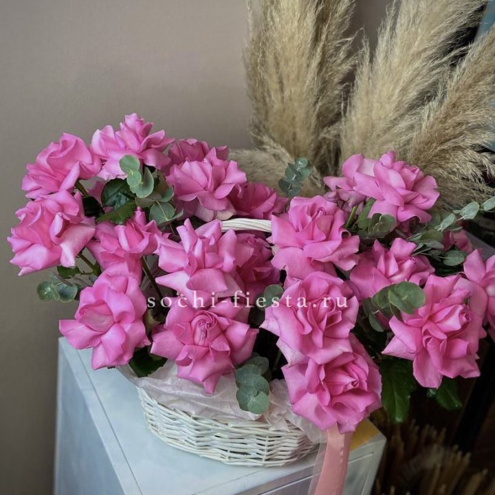25 роз в цветочной корзине Пинк в Элисте