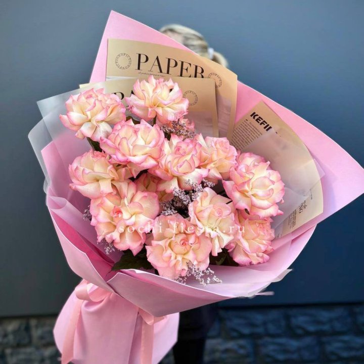 15 французских роз "Джумилия" с доставкой в Элисте