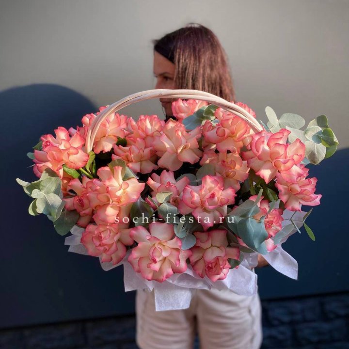 25 Французских роз Джумилия в корзине в Элисте