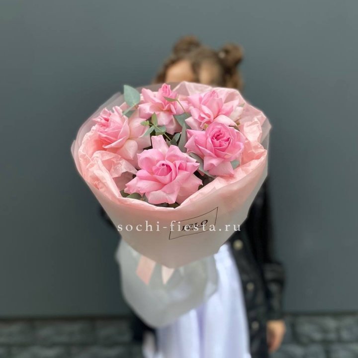 5 французских розовых роз  в Элисте