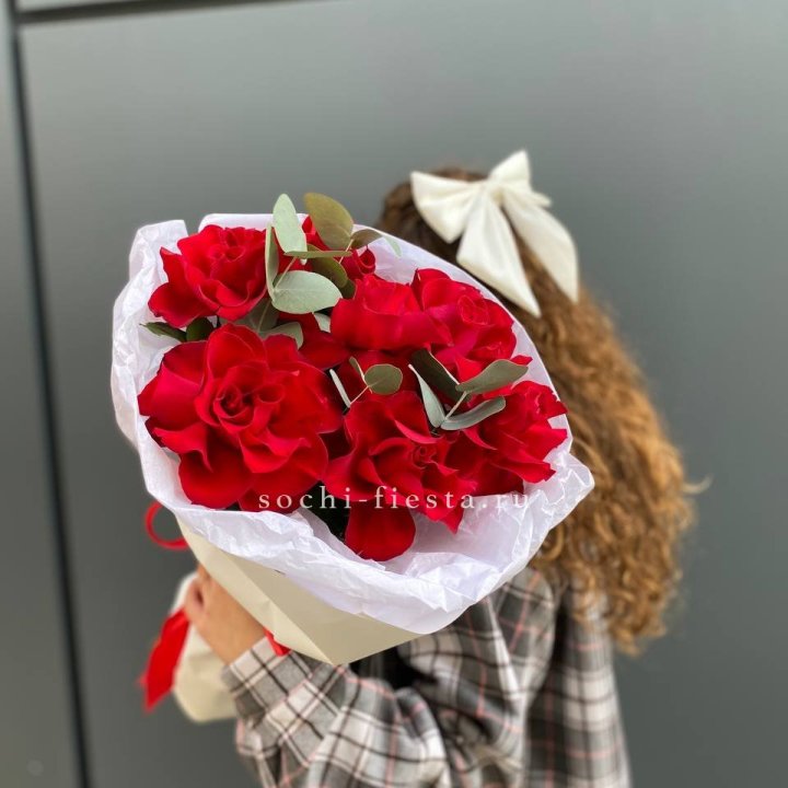7 красных французских роз в Элисте