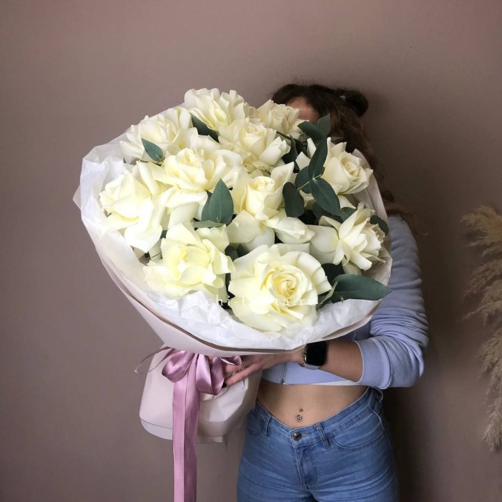 11 Белых французских роз "Вайт найс" с доставкой в Элисте