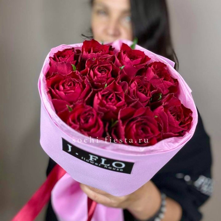 11 красных роз мадам ред в Элисте