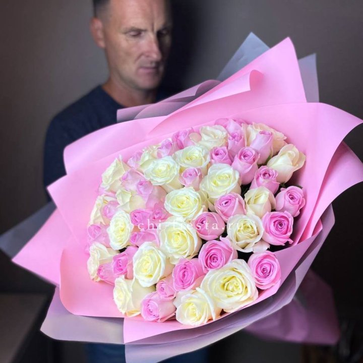 51 белых и розовых роз в Элисте