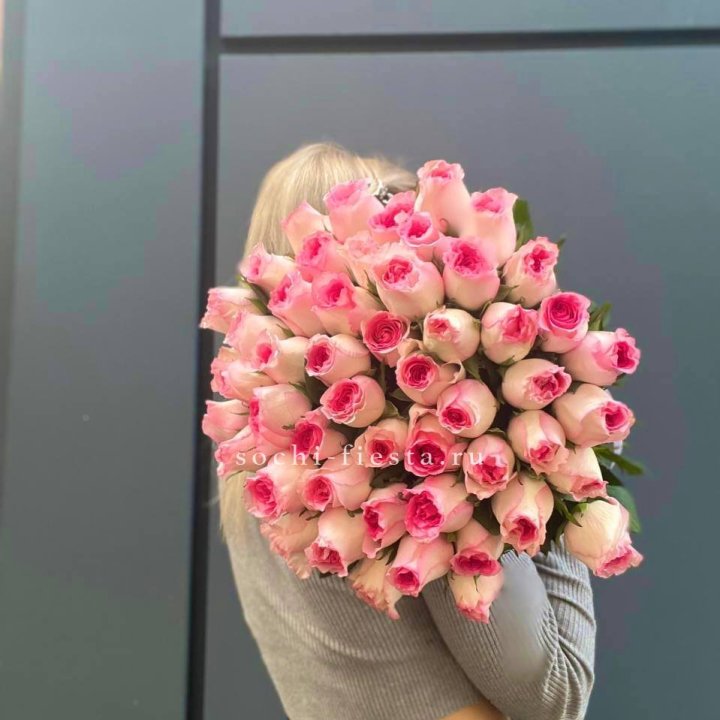 51 розовая роза в Элисте