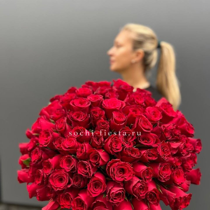 Охапка из 101 красной розы в Элисте