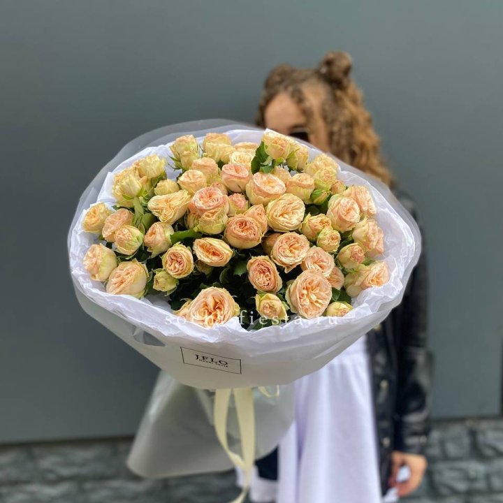 15 пионовидных роз в Элисте