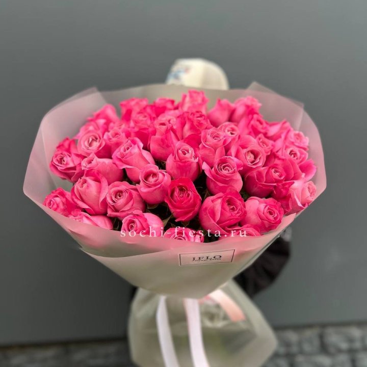 Роза малиновая в Элисте