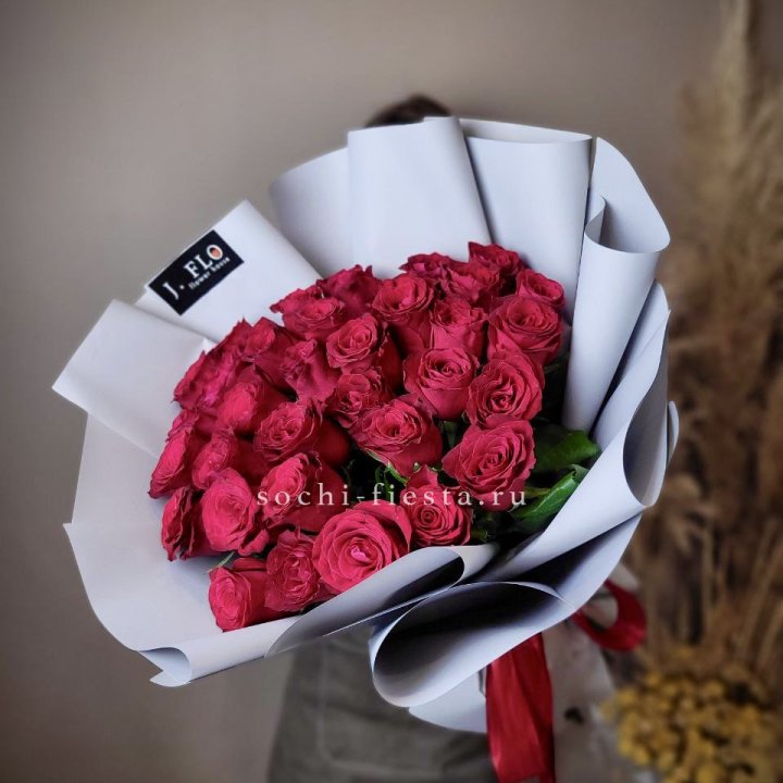 Красные розы 33 шт в Элисте