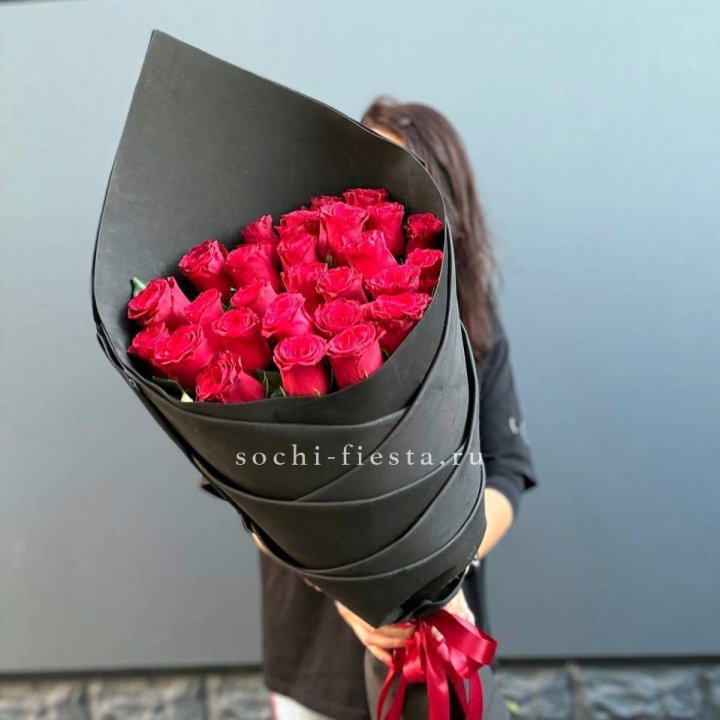 25 высоких красных роз в Элисте