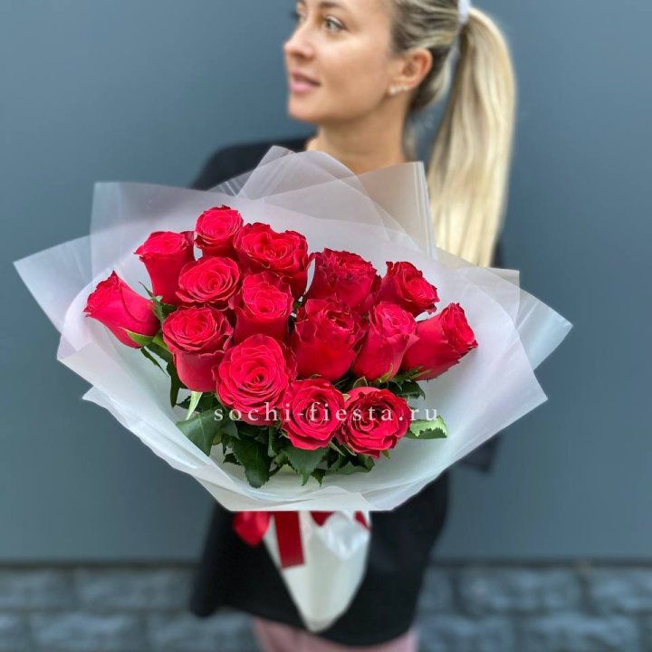Букет из 15 красных роз  в Элисте