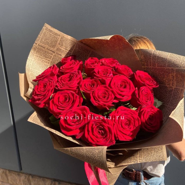 19 красных роз Леди Крафт в Элисте