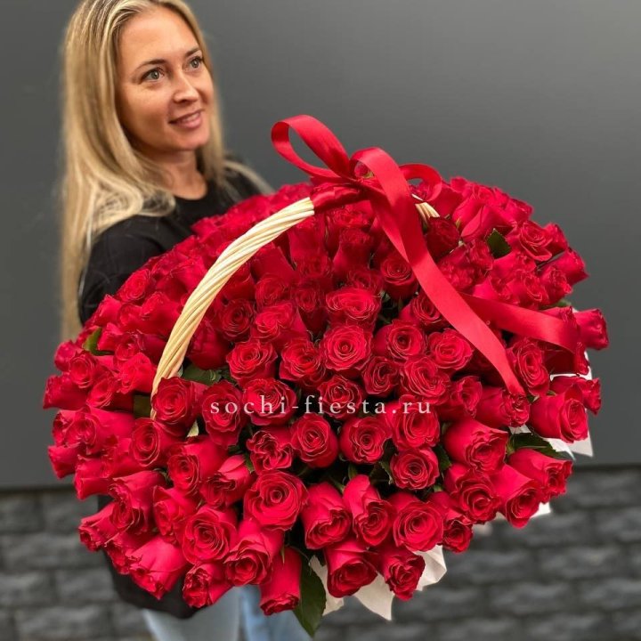 151 красная  роза в корзине в Элисте