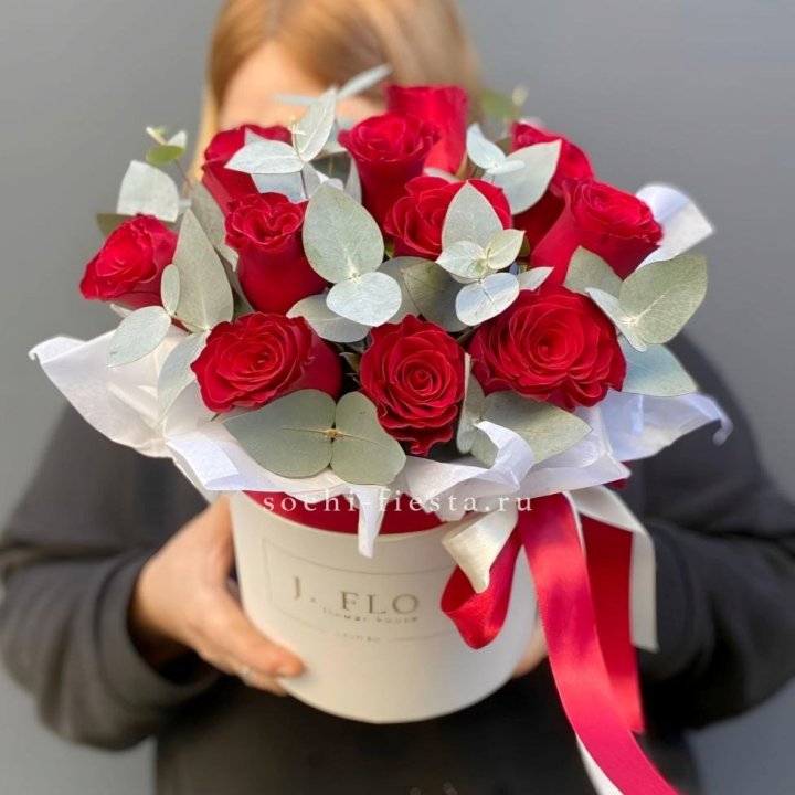 11 роз в шляпной коробке в Элисте